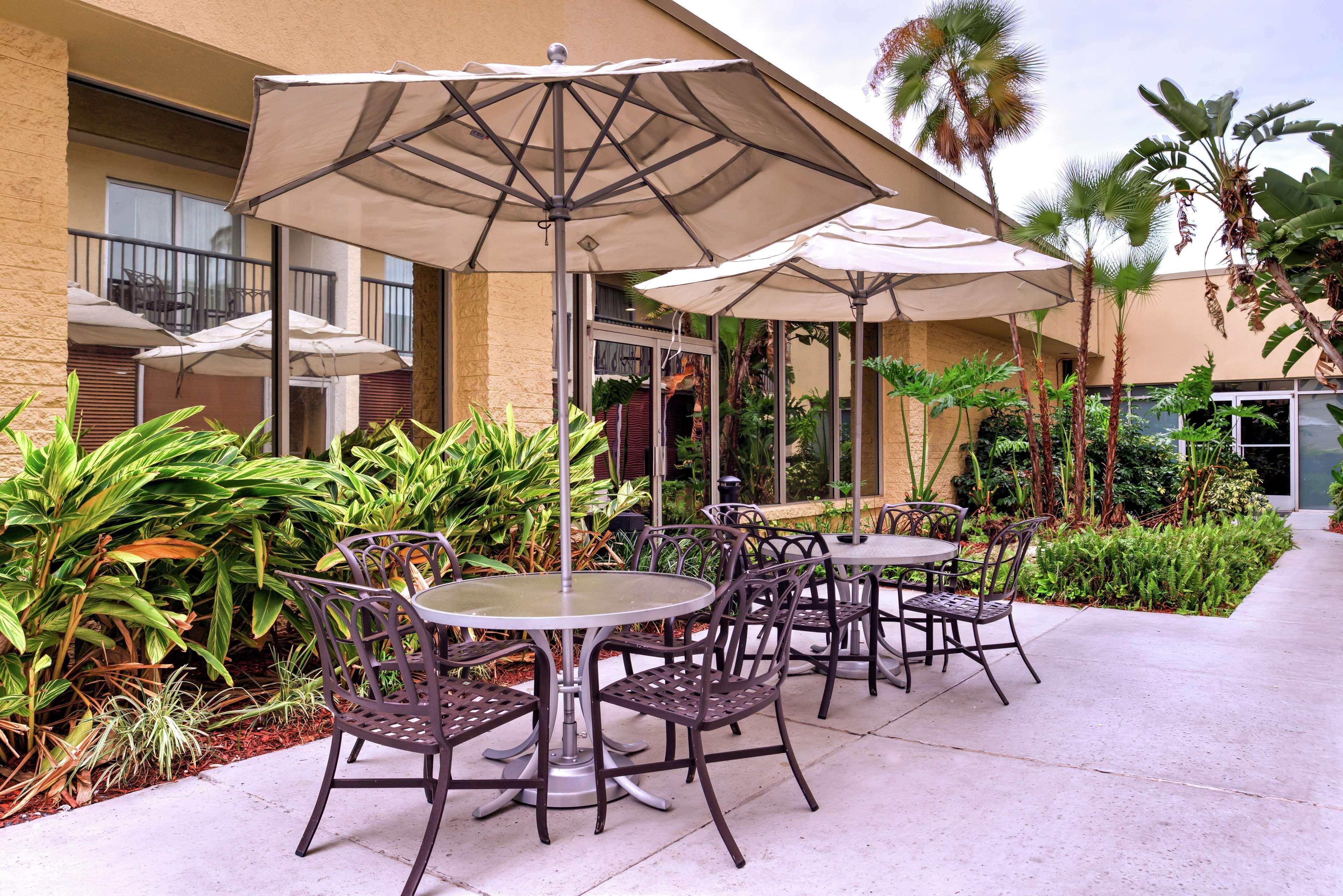 Doubletree By Hilton Hotel Tampa Airport-Westshore Exterior photo