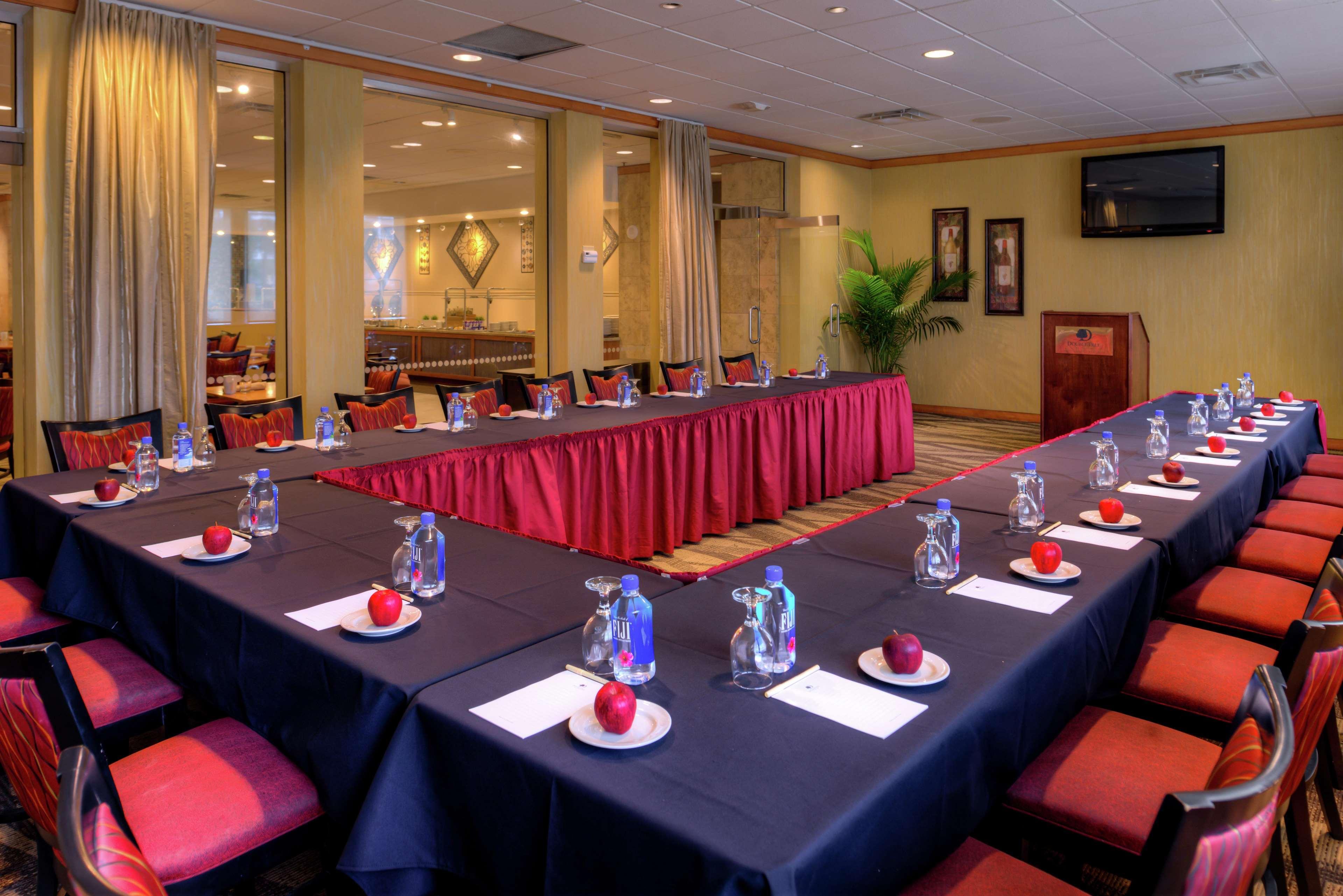 Doubletree By Hilton Hotel Tampa Airport-Westshore Exterior photo