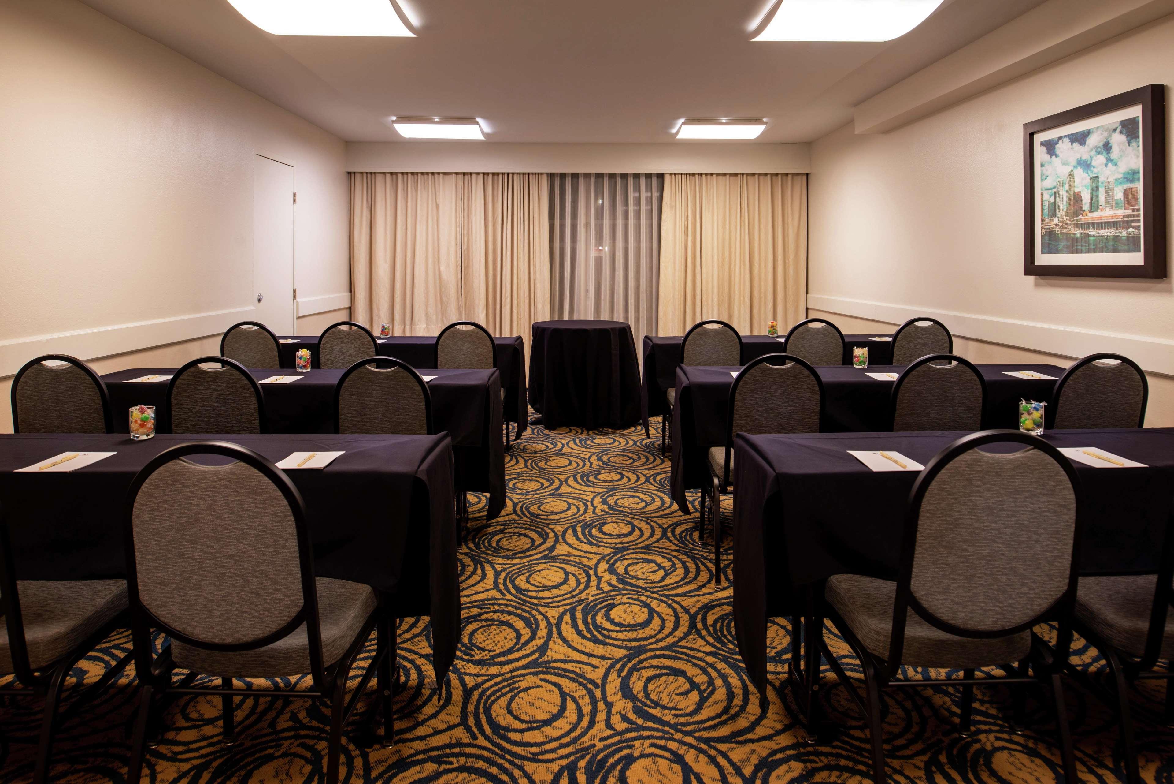 Doubletree By Hilton Hotel Tampa Airport-Westshore Exterior photo